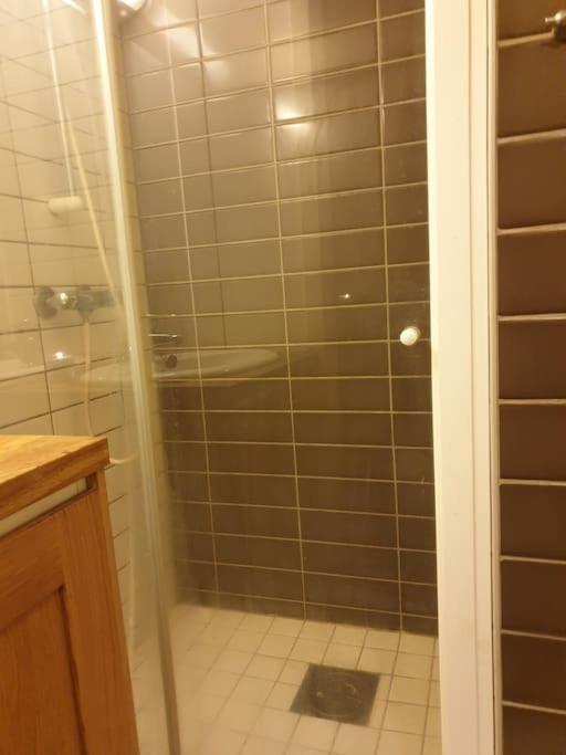 אוסלו Rimelig Kjellerleilighet Med Parkering - Ahotel No מראה חיצוני תמונה